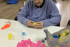 Cassandra-is-having-fun-with-the-ballon-prizes