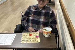 J.Meckes-playing-Bingo