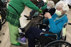 Nick-gifting-Barbra-and-Shirley-coins