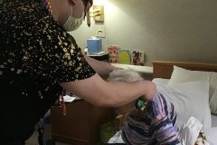 M-Cahill-getting-her-beds-from-staff-Trent-scaled-e1613583015795